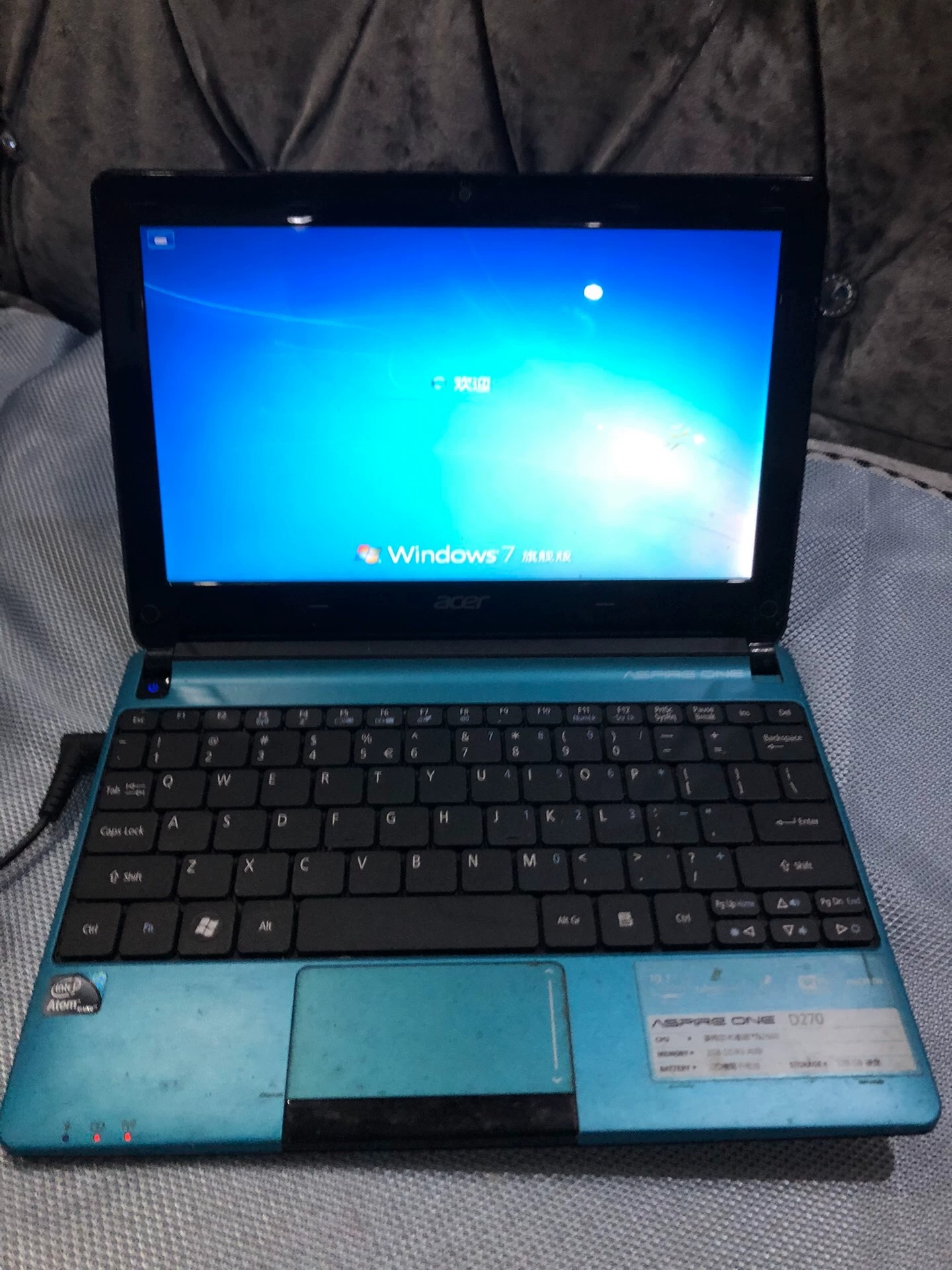 宏基 Acer Aspre One D270便携式笔记本，上网本，英特尔n2600处理器，2g运行内存，320g机械硬盘。电池不耐用，带原装电源。整体成色较差，